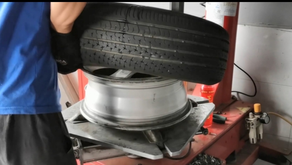 How many kilometers should car tires be replaced? How many kilometers should car tires be replaced?
